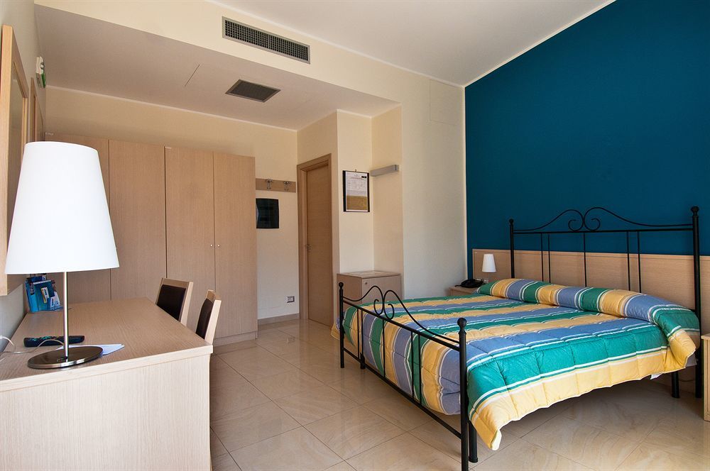 Hotel Residence Empedocle Месина Екстериор снимка