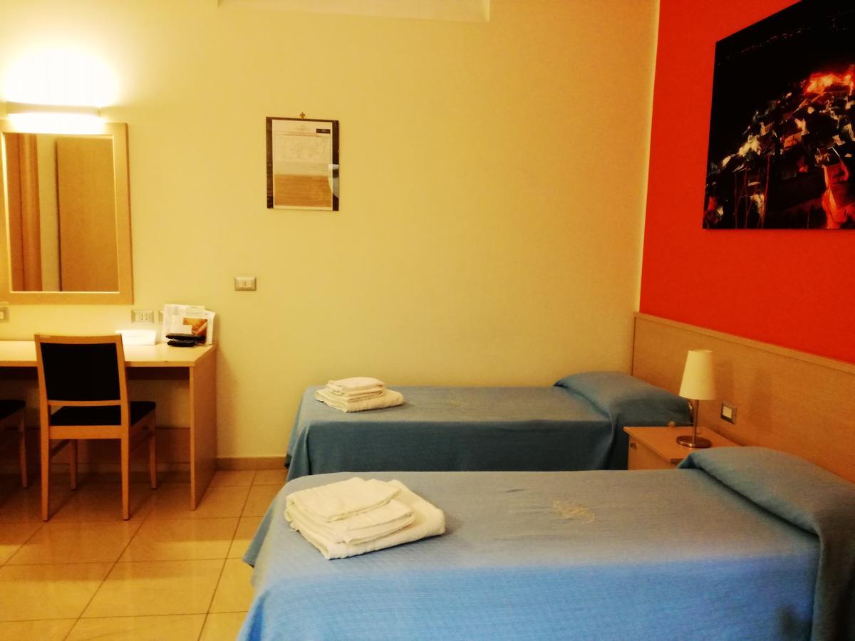 Hotel Residence Empedocle Месина Стая снимка